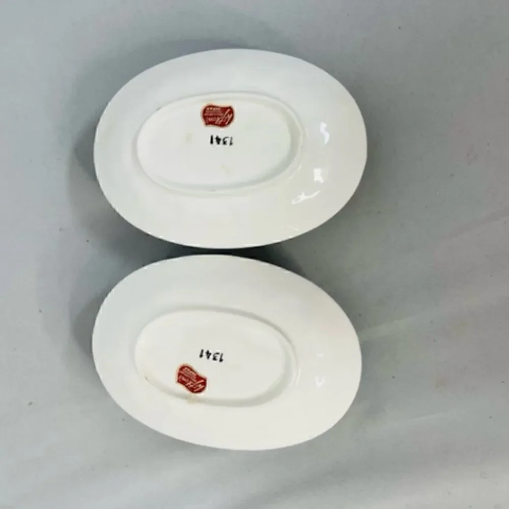 2 Lefton White Green Holly Berry Candle Holders - No 1341 The item size is 5